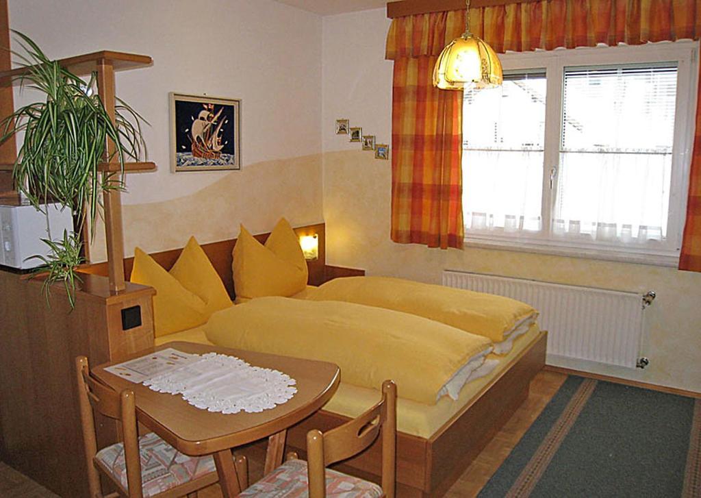 Gaestehaus Steiner Tropolach Room photo