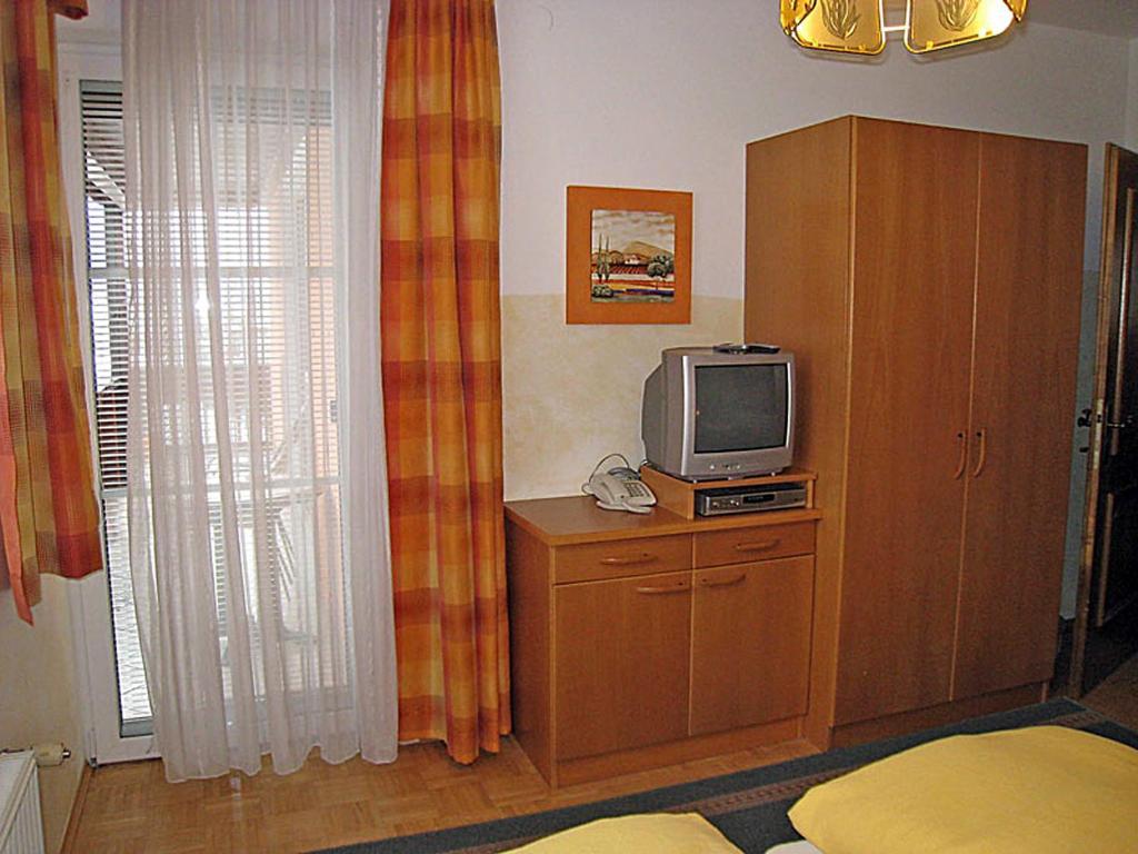Gaestehaus Steiner Tropolach Room photo